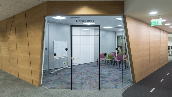 創(chuàng)意辦公室裝修,廣州裝修設(shè)計(jì)公司,海博裝飾.jpg 創(chuàng)意辦公室裝修,廣州裝修設(shè)計(jì)公司,海博裝飾.jpg