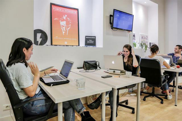 充滿活力的辦公室裝修.jpg 充滿活力的辦公室裝修.jpg