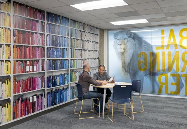 創(chuàng)意辦公室裝修設計.jpg 創(chuàng)意辦公室裝修設計.jpg