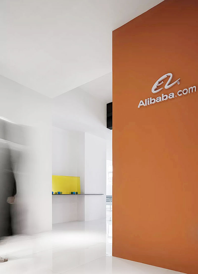 現(xiàn)代簡約風格辦公室裝修設計.jpg 現(xiàn)代簡約風格辦公室裝修設計.jpg